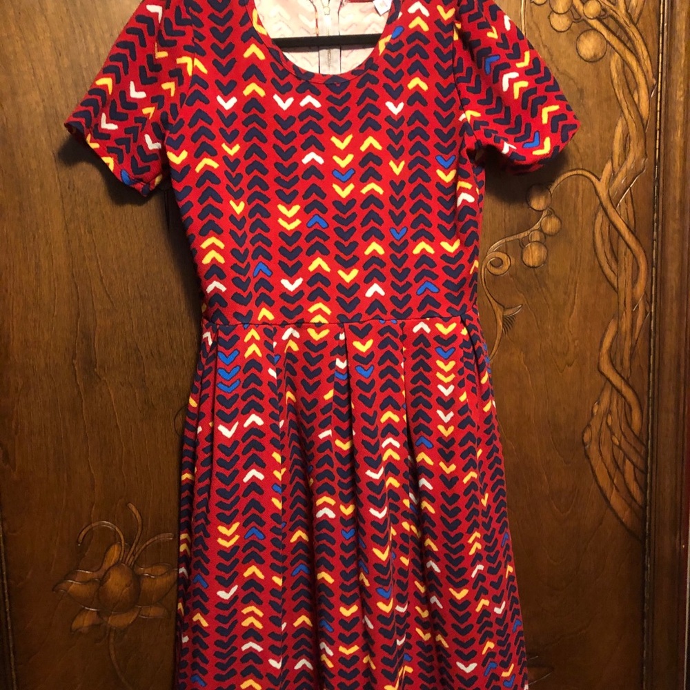 Geometric LuLaRoe dress with POCKETS ❤️